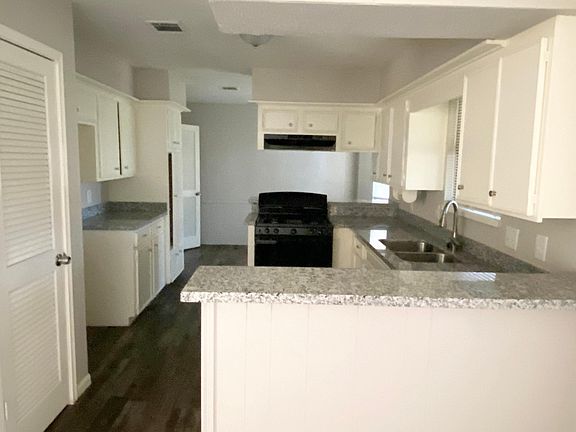 5th image of 3923 Thistlewood Dr