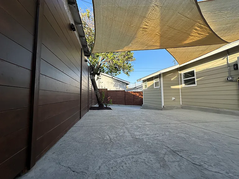 3421 Whiteside St — Photo 26