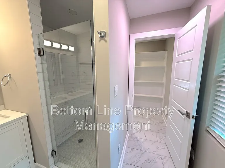 4117 Oak Forest Dr — Photo 17