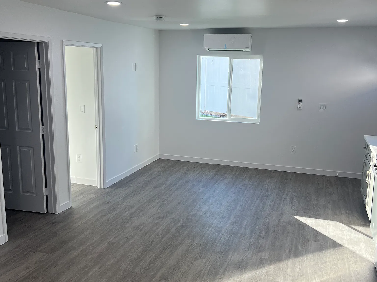 3 bed, 1100 sqft, $3,500 — Photo 3
