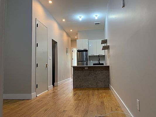 2nd image of 249 Montrose Ave APT 1L