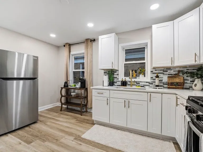 3222 S 52nd Ct — Photo 7