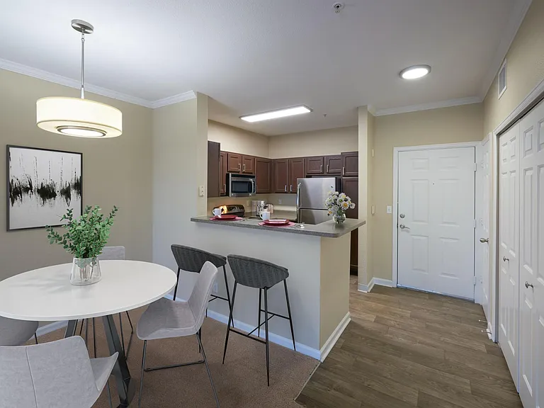 SkyeCrest Apartments — Photo 3