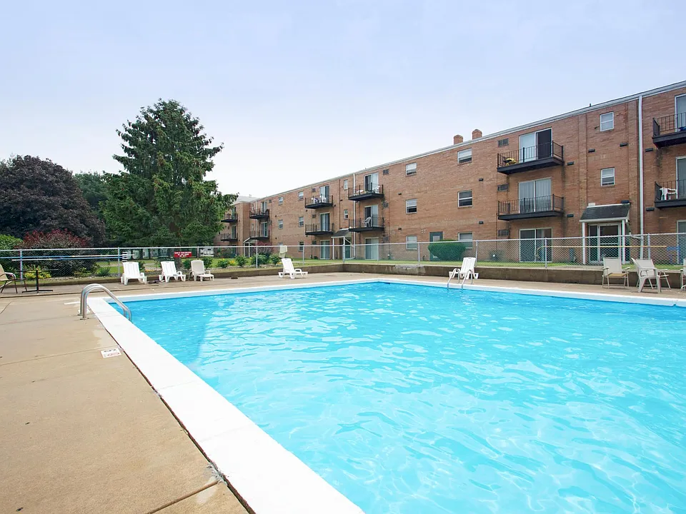 Fox Run Apartments