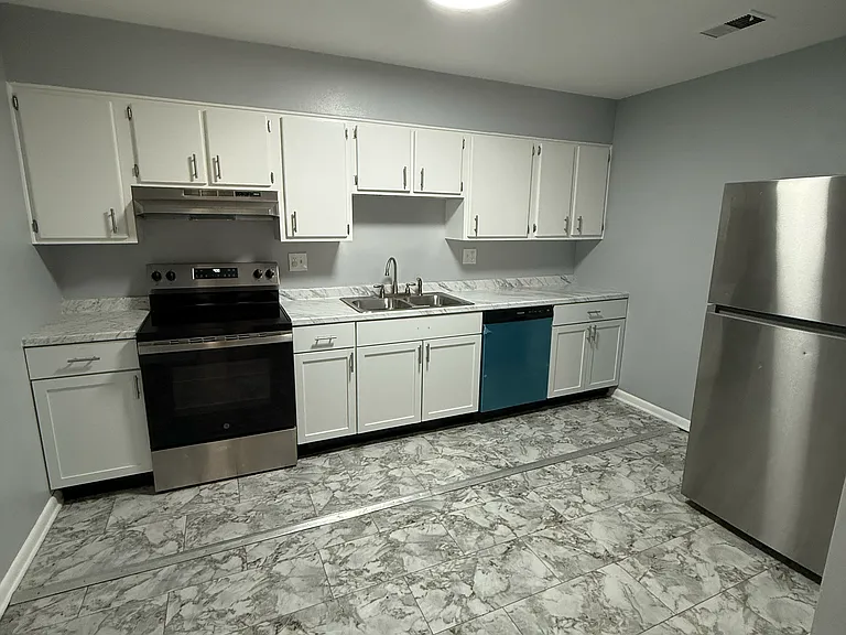 220 Burkhardt Ave #5 — Photo 1