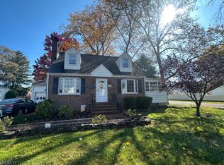 521 Oakridge Ave, North Plainfield, NJ 07063