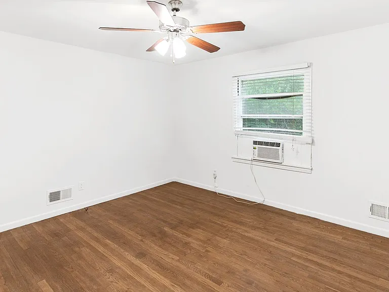 Cahaba Park Apartments — Photo 22