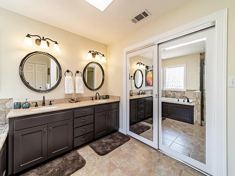 3305 Eisenhower Ln — Photo 15