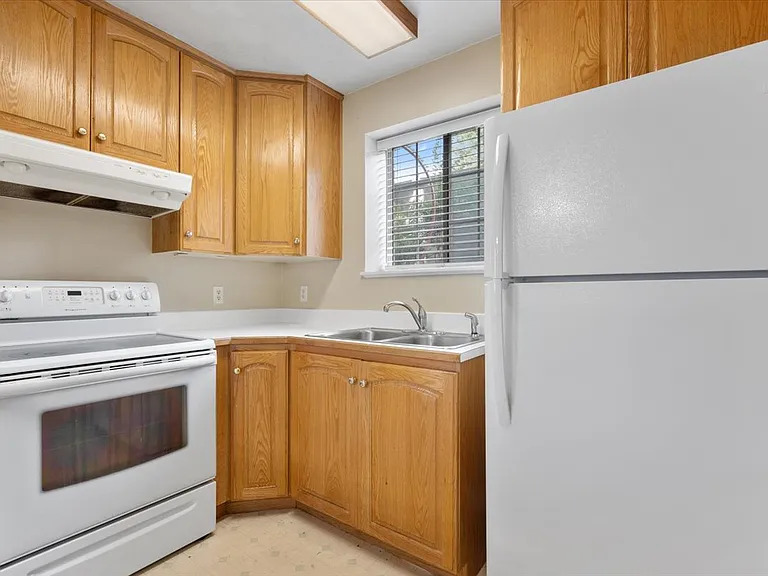 915 N 500 W #16 — Photo 15