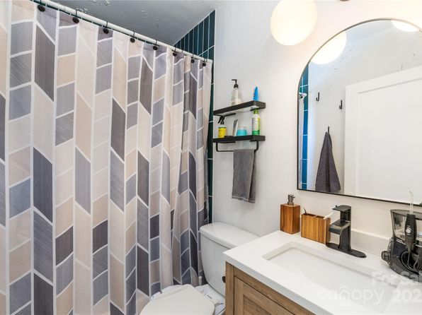 charlotte-north-carolina-2078154998 picture