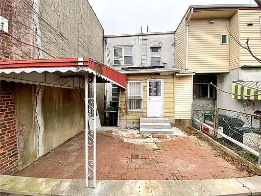 Sold by Remax Real Estate Professionals | media 18