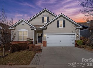 16 Regent Heights Rd, Leicester, NC 28748