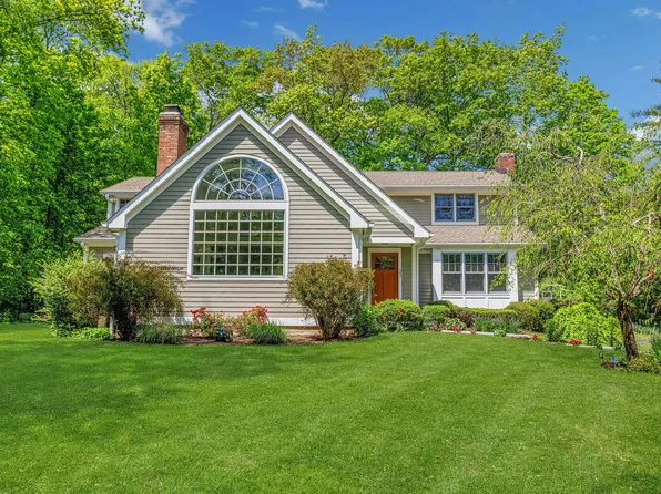 33 Bickford Lane, New Canaan, CT 06840