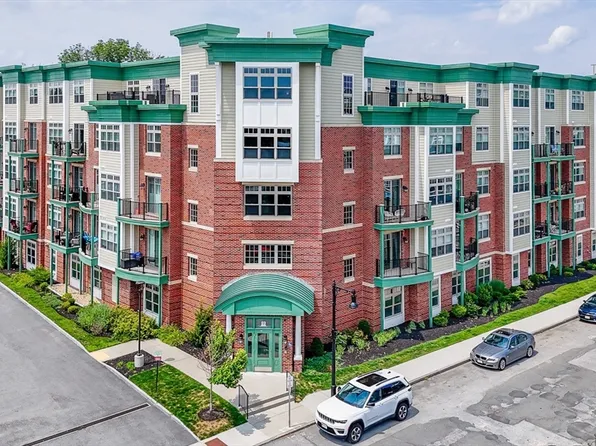 69 Foundry St APT 212, Wakefield, MA 01880