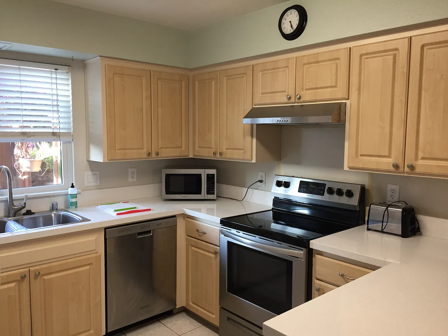 2 bed, 1.5 bath, 1100 sqft, $4,250 — Photo 4