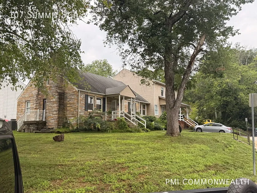 3 Bed / 2 Bath Apartment (Available Now) — Photo 4