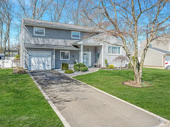 92 Morewood Drive, Smithtown, NY 11787