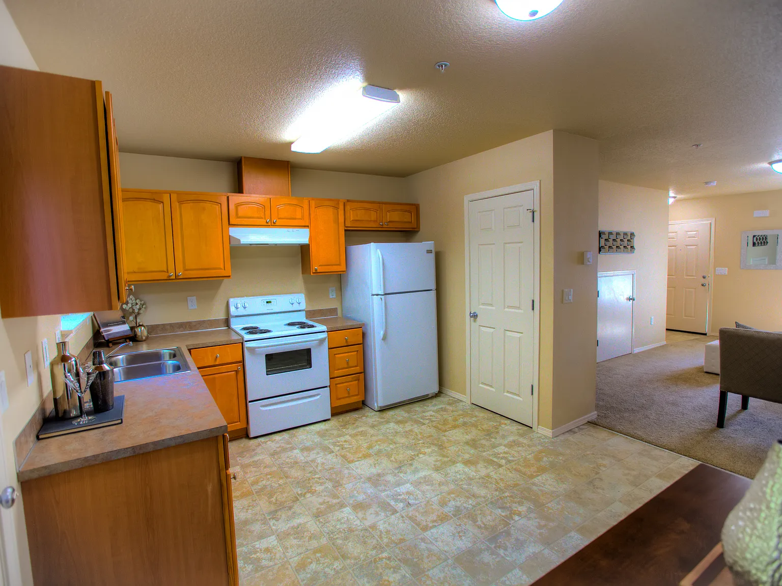 2 bed, 1.5 bath, 880 sqft, $1,625 — Photo 3