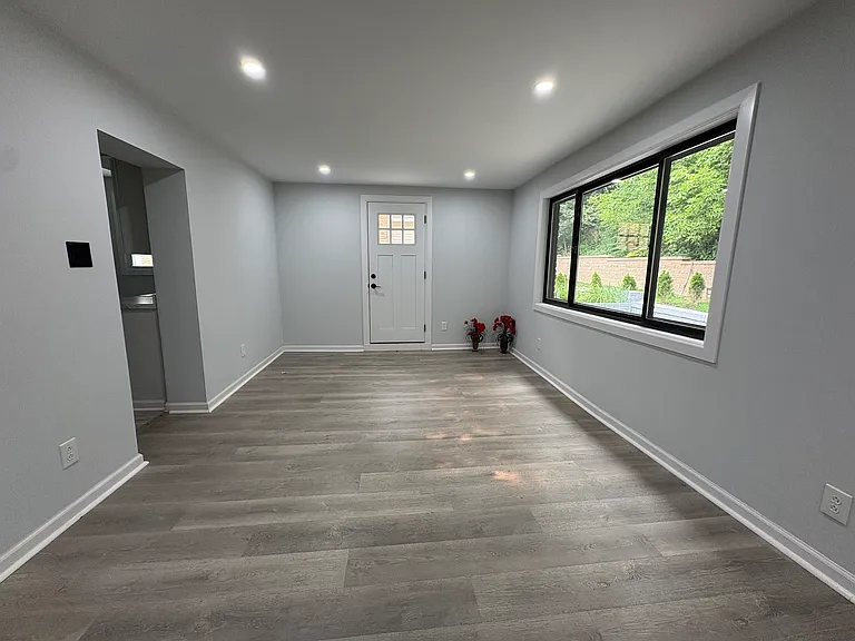 1139 Cedar Blvd — Photo 10