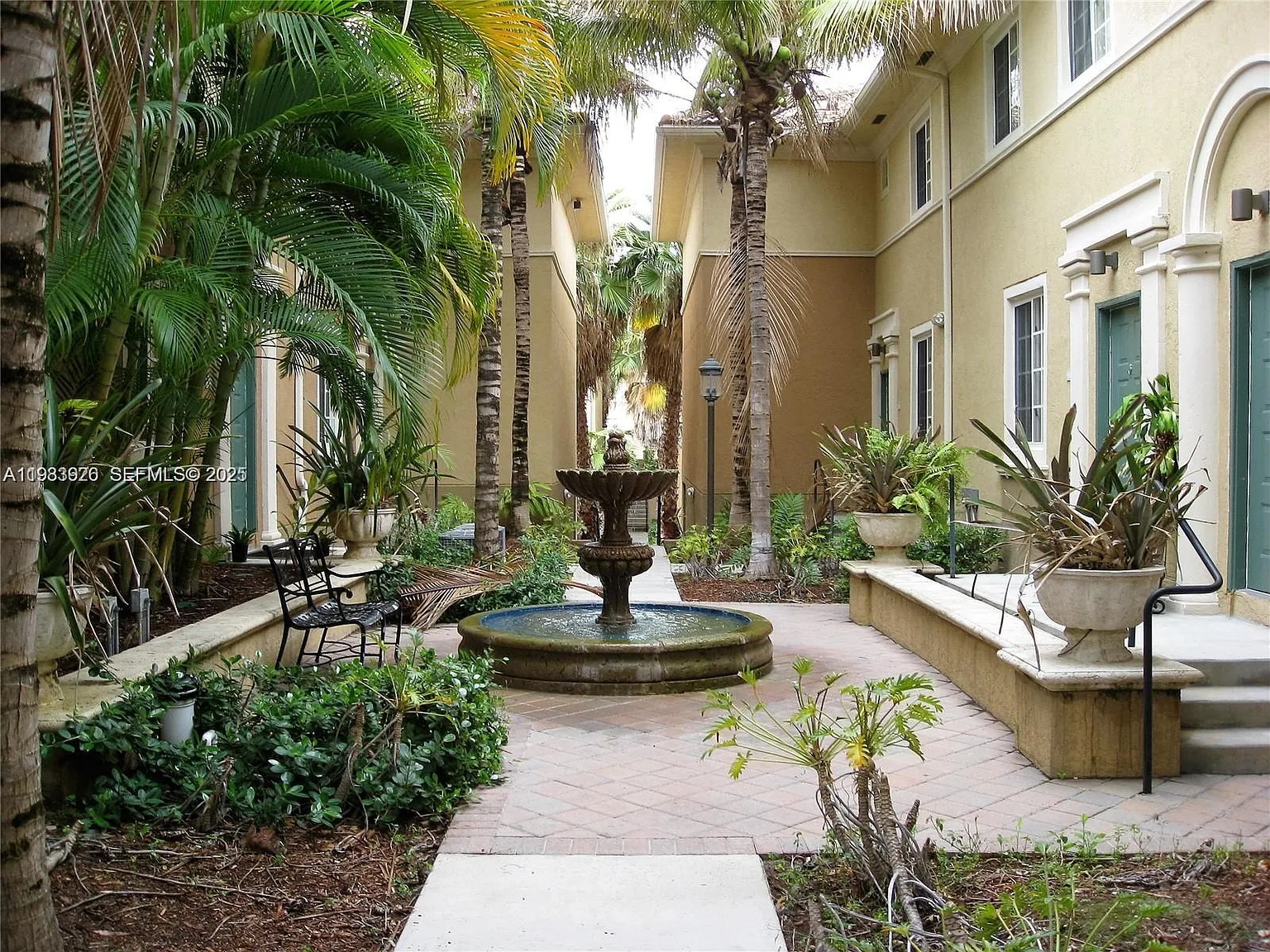 2 bed, 1270 sqft, $3,200 — Photo 2