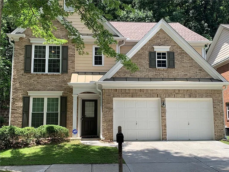 3470 Stoneham Dr — Photo 1
