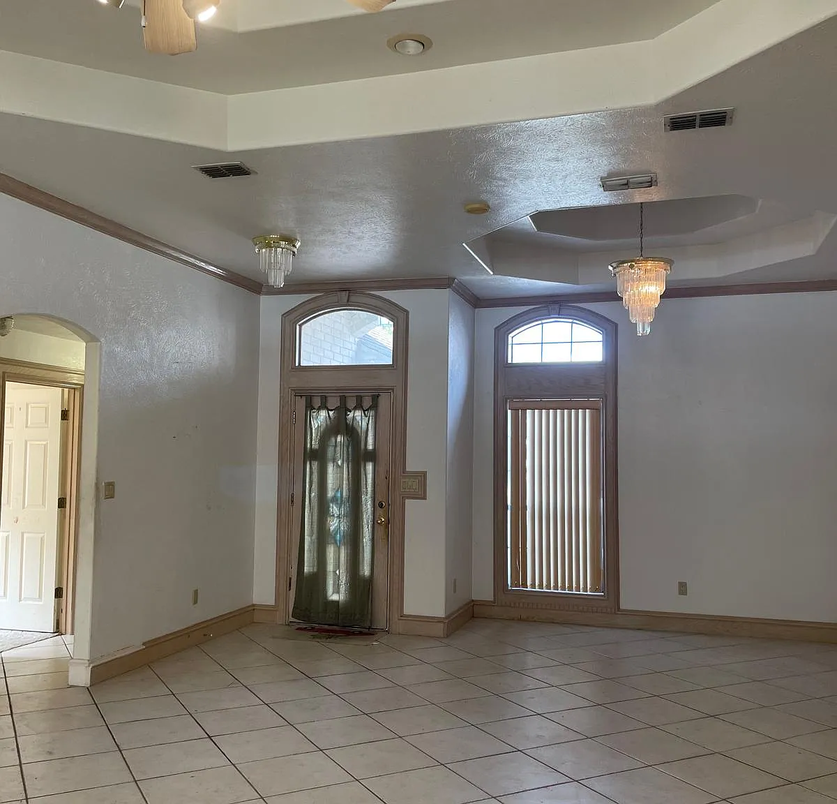 4 bed, 2480 sqft, $2,200 — Photo 3