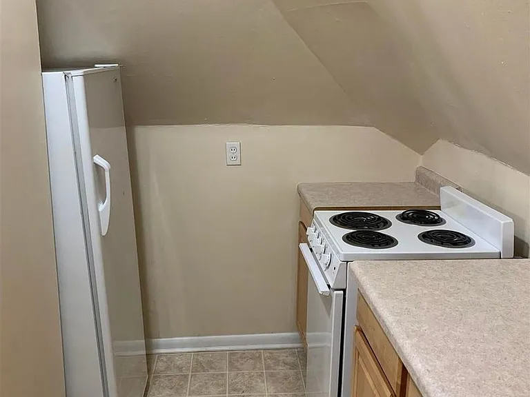 423 S Fess Ave — Photo 3