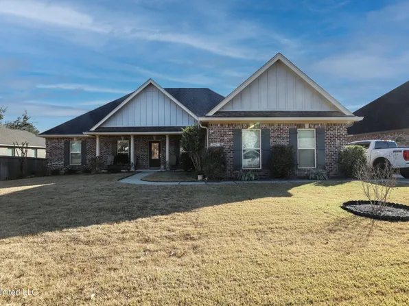 24921 Knollwood Dr, Pass Christian, MS 39571