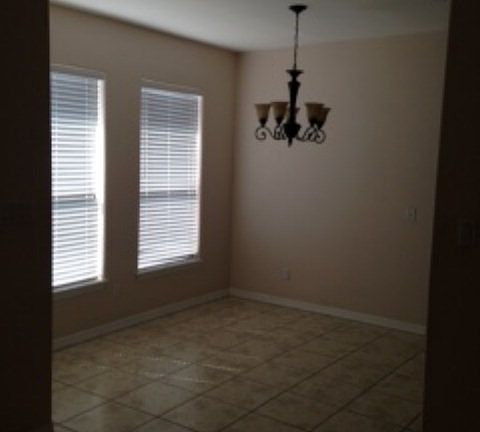 5th image of 1002 Hunters Chase Dr