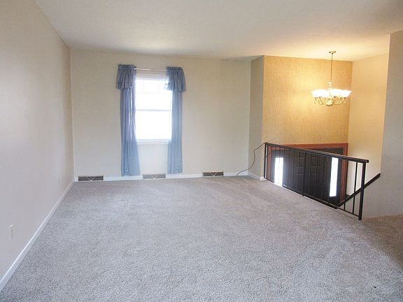 3rd image of 905 Fairview Dr