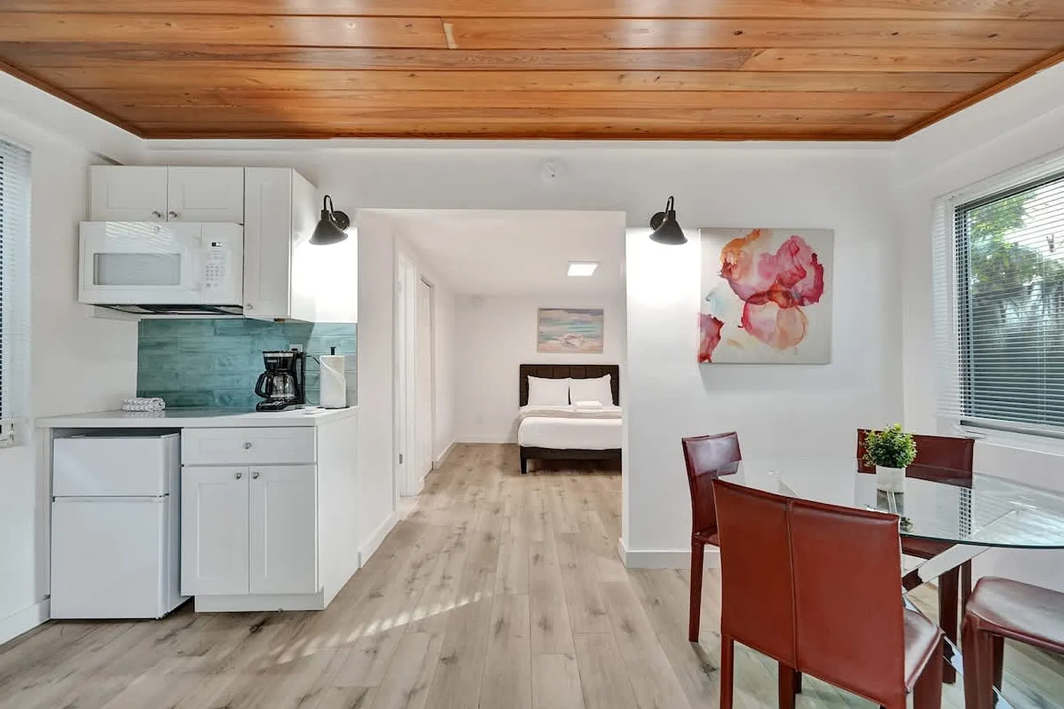 Studio, 1.0 bath, 4004 sqft, $1,994 — Photo 3