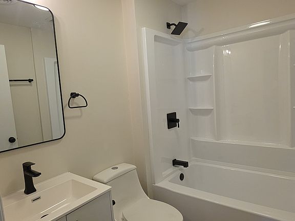 2nd image of 411 W Cheves St APT B