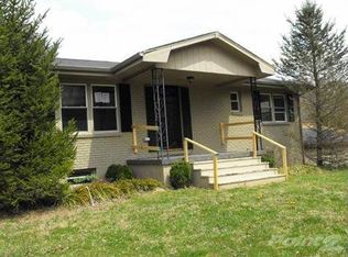 420 Leslie Hollon Rd, Campton, KY 41301