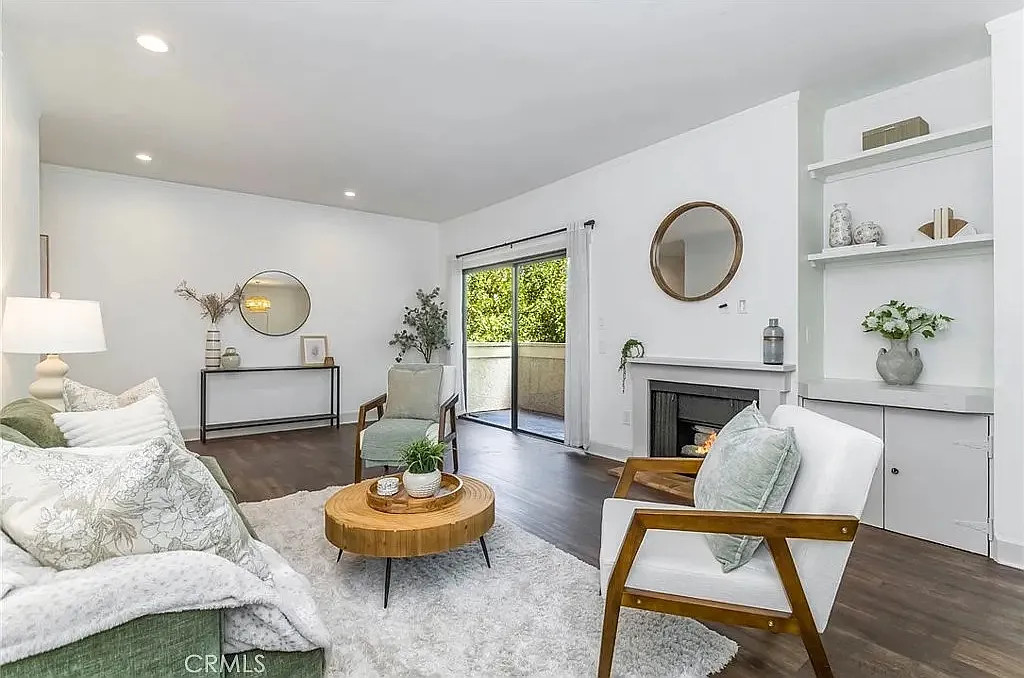 2 bed, 1306 sqft, $3,595 — Photo 2