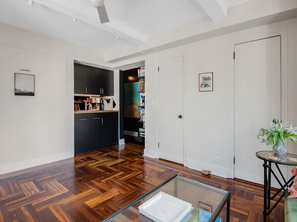 320 East 42nd Street image 7 of 13