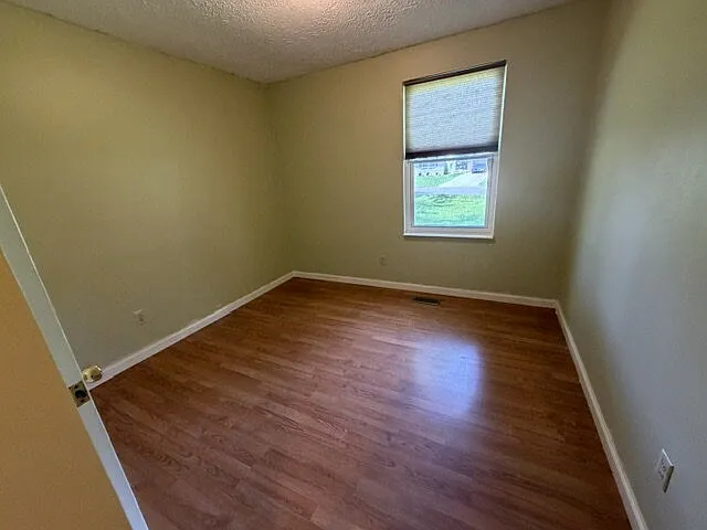702 Rodeo Rd — Photo 16