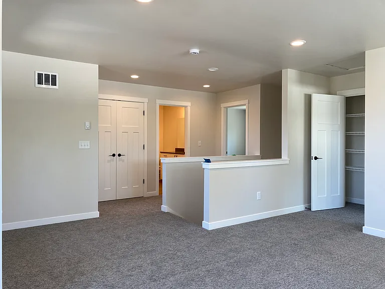 2058 Aaron Dr — Photo 44