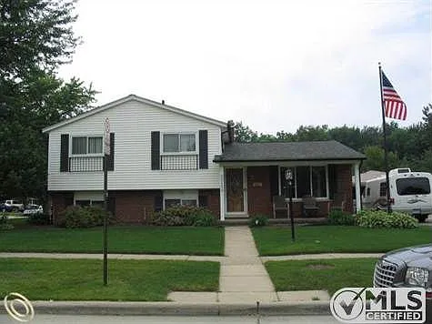 30139 Elmhurst Dr photo 1