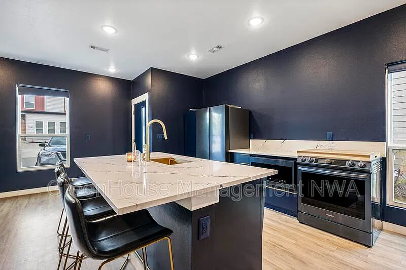 2 bed, 2.5 bath, 1100 sqft, $2,340 — Photo 4