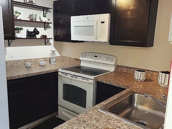 5th image of 985 Siesta Dr
