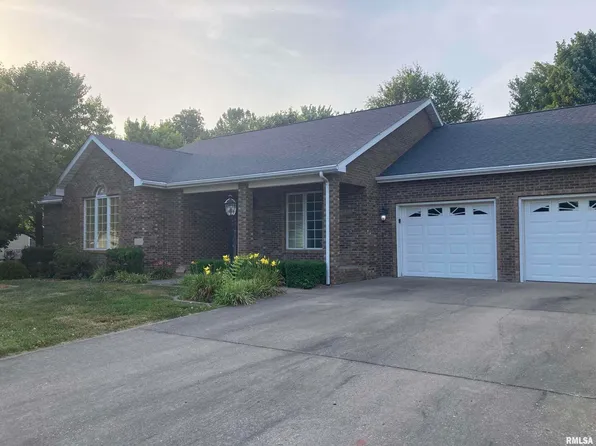 1504 E Willow Dr, Marion, IL 62959