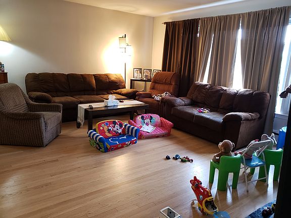 2nd image of 3018 W Touhy Ave