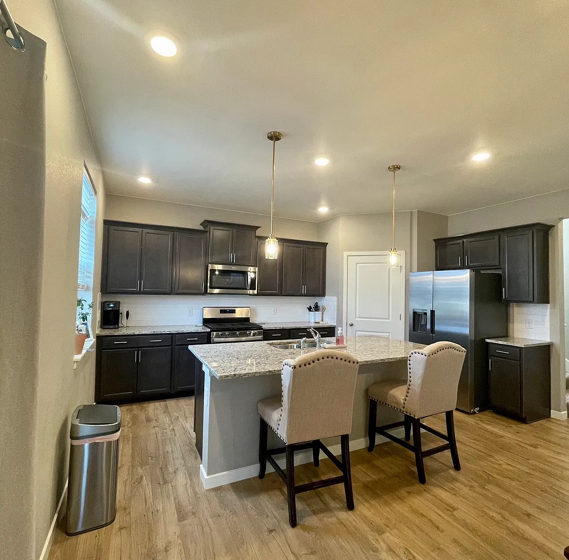 5 bed, 3.5 bath, 3314 sqft, $3,550 — Photo 3