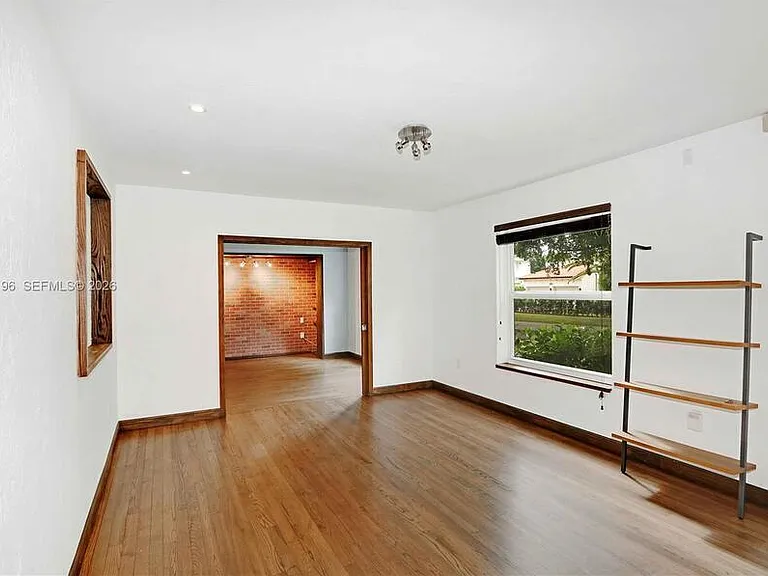 221 Camilo Ave — Photo 4