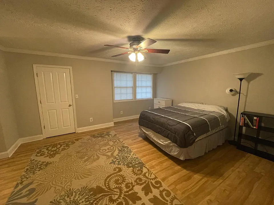 Maxanne Dr NW