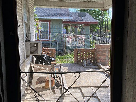 3rd image of 213 Hunt St
