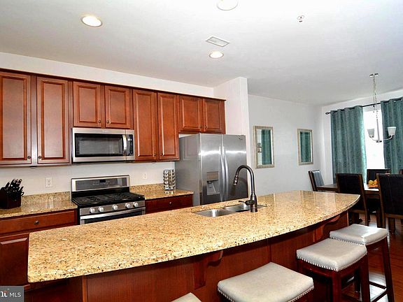 4th image of 207 Bantry St