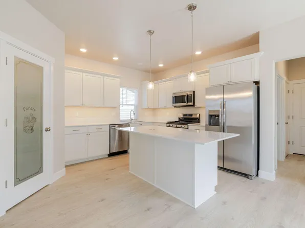 868 NW 19th St, Redmond, OR 97756