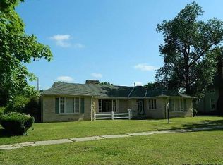 808 E 10th Ave, Winfield, KS 67156
