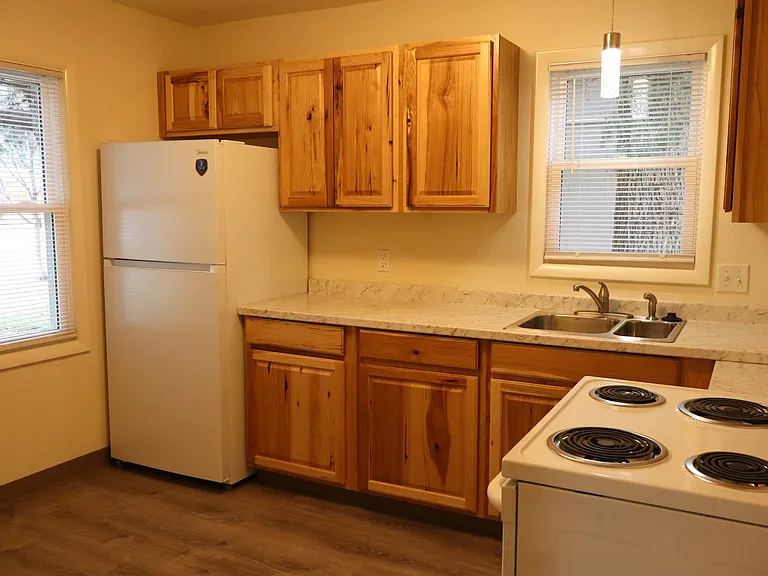 610 Stover St — Photo 6